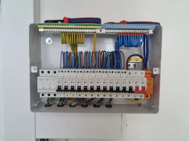 Hand terminating a circuit breaker in a domestic consumer unit installed by DTF Electrical